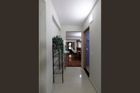 Casa à venda com 212m², 4 quartos e 1 vaga Casa à venda com 212m², 4 quartos e 1 vagaCorredor