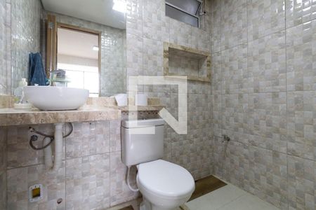 Casa à venda com 212m², 4 quartos e 1 vaga Casa à venda com 212m², 4 quartos e 1 vagaBanheiro Suíte