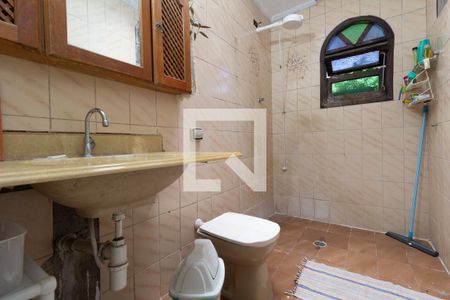 Casa à venda com 212m², 4 quartos e 1 vaga Casa à venda com 212m², 4 quartos e 1 vagaBanheiro