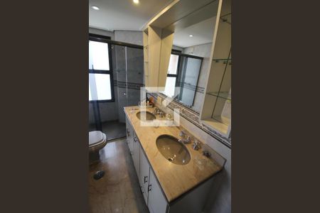 Apartamento para alugar com 163m², 3 quartos e 3 vagasBanheiro da Suíte 2