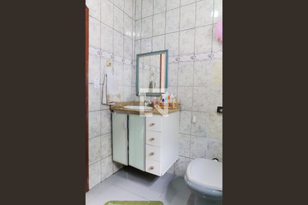 Casa à venda com 160m², 3 quartos e 2 vagas Casa à venda com 160m², 3 quartos e 2 vagasBanheiro Social