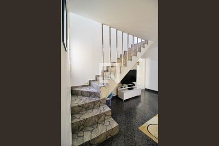 Escada de casa à venda com 3 quartos, 190m² em Parque Novo Oratório, Santo André