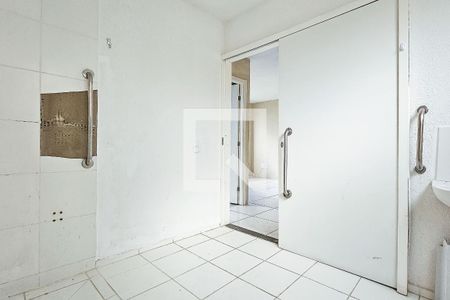 Banheiro de apartamento para alugar com 1 quarto, 37m² em Rubem Berta, Porto Alegre