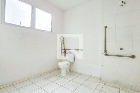 Banheiro de apartamento para alugar com 1 quarto, 37m² em Rubem Berta, Porto Alegre