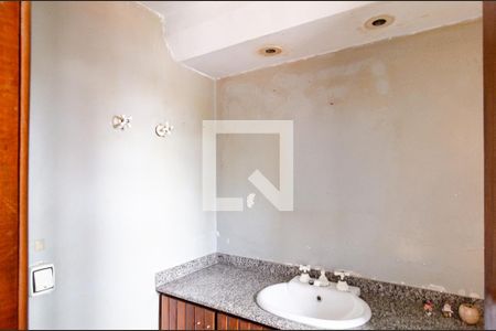 Casa à venda com 175m², 4 quartos e 2 vagasBanheiro da Suíte