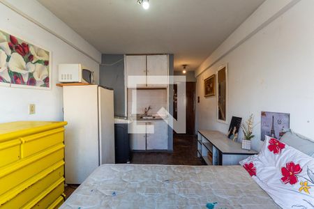 Quarto e Cozinha de kitnet/studio para alugar com 1 quarto, 70m² em Centro, Curitiba