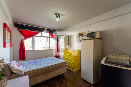 Quarto de kitnet/studio para alugar com 1 quarto, 70m² em Centro, Curitiba