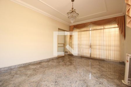 Sala de casa à venda com 3 quartos, 295m² em Carlos Prates, Belo Horizonte