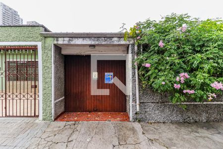 Casa para alugar com 197m², 3 quartos e 3 vagas Casa para alugar com 197m², 3 quartos e 3 vagasFachada