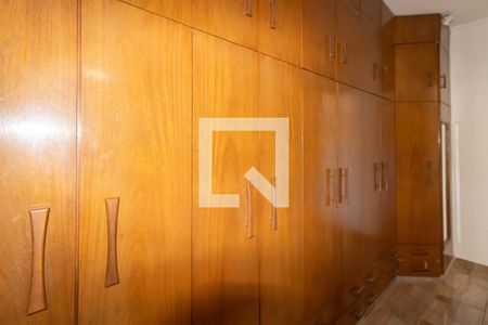 Casa à venda com 160m², 3 quartos e 2 vagas Casa à venda com 160m², 3 quartos e 2 vagasCloset do Quarto 1