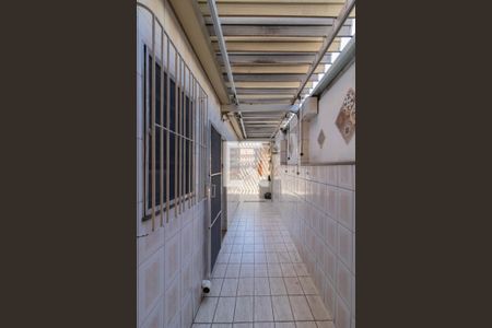 Casa à venda com 160m², 3 quartos e 2 vagas Casa à venda com 160m², 3 quartos e 2 vagasCorredor Lateral