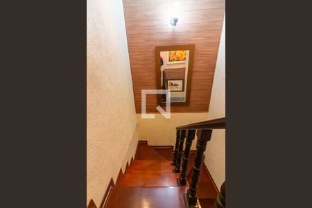 Casa para alugar com 200m², 3 quartos e 2 vagas Casa para alugar com 200m², 3 quartos e 2 vagasEscada