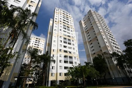 Apartamento para alugar com 51m², 2 quartos e 1 vaga Apartamento para alugar com 51m², 2 quartos e 1 vagaFachada
