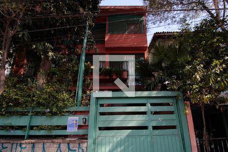 Casa à venda com 200m², 4 quartos e 2 vagasFachada