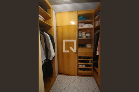 Apartamento à venda com 107m², 2 quartos e sem vaga Apartamento à venda com 107m², 2 quartos e sem vagaCloset da suíte