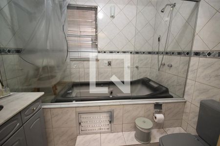 Apartamento à venda com 107m², 2 quartos e sem vaga Apartamento à venda com 107m², 2 quartos e sem vagaBanheiro da Suíte