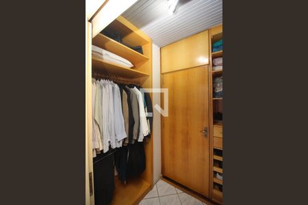 Apartamento à venda com 107m², 2 quartos e sem vaga Apartamento à venda com 107m², 2 quartos e sem vagaCloset da suíte