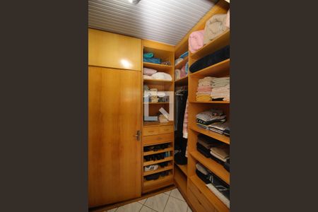 Apartamento à venda com 107m², 2 quartos e sem vaga Apartamento à venda com 107m², 2 quartos e sem vagaCloset da suíte