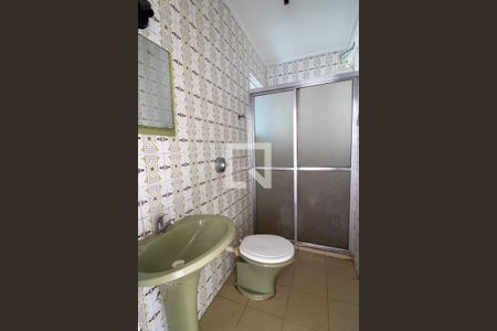 Banheiro de apartamento para alugar com 1 quarto, 50m² em Passo D’areia, Porto Alegre