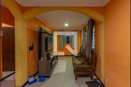 Sala de casa para alugar com 6 quartos, 200m² em Minas Caixa, Belo Horizonte