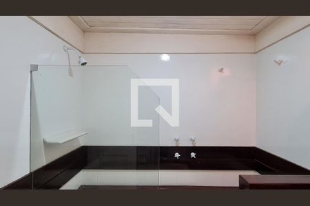 Casa para alugar com 888m², 3 quartos e 1 vaga Casa para alugar com 888m², 3 quartos e 1 vagaBanheiro da Suíte 1