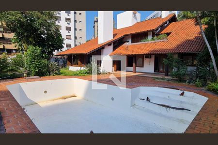 Casa para alugar com 888m², 3 quartos e 1 vaga Casa para alugar com 888m², 3 quartos e 1 vagaÁrea externa - piscina