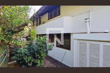 Casa para alugar com 888m², 3 quartos e 1 vaga Casa para alugar com 888m², 3 quartos e 1 vagaFundos da casa