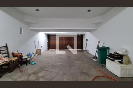 Casa para alugar com 888m², 3 quartos e 1 vaga Casa para alugar com 888m², 3 quartos e 1 vagaGaragem