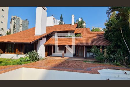 Casa para alugar com 888m², 3 quartos e 1 vaga Casa para alugar com 888m², 3 quartos e 1 vagaÁrea externa - piscina