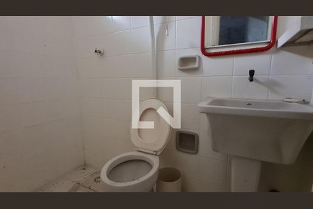 Casa para alugar com 888m², 3 quartos e 1 vaga Casa para alugar com 888m², 3 quartos e 1 vagaBanheiro da garagem