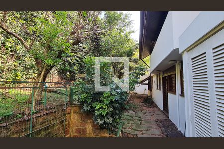 Casa para alugar com 888m², 3 quartos e 1 vaga Casa para alugar com 888m², 3 quartos e 1 vagaFundos da casa