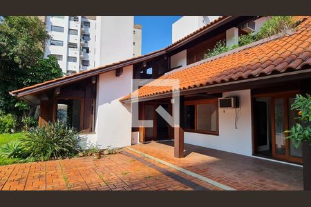 Casa para alugar com 888m², 3 quartos e 1 vaga Casa para alugar com 888m², 3 quartos e 1 vagaÁrea externa