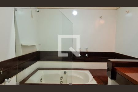 Casa para alugar com 888m², 3 quartos e 1 vaga Casa para alugar com 888m², 3 quartos e 1 vagaBanheiro da Suíte 1