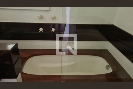 Casa para alugar com 888m², 3 quartos e 1 vaga Casa para alugar com 888m², 3 quartos e 1 vagaBanheiro da Suíte 2