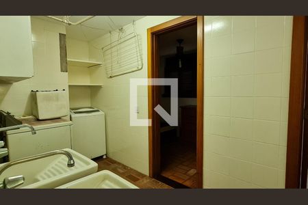 Casa para alugar com 888m², 3 quartos e 1 vaga Casa para alugar com 888m², 3 quartos e 1 vagaÁrea de Serviço