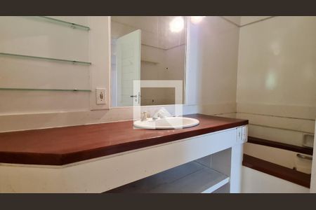 Casa para alugar com 888m², 3 quartos e 1 vaga Casa para alugar com 888m², 3 quartos e 1 vagaBanheiro da Suíte 3