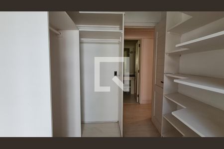 Casa para alugar com 888m², 3 quartos e 1 vaga Casa para alugar com 888m², 3 quartos e 1 vagaCloset da suíte 3
