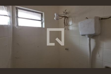 Casa para alugar com 888m², 3 quartos e 1 vaga Casa para alugar com 888m², 3 quartos e 1 vagaBanheiro da garagem