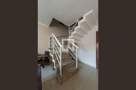 Escada de casa à venda com 3 quartos, 97m² em Vila Independencia, São Paulo