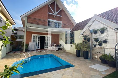 Casa de condomínio à venda com 320m², 4 quartos e 4 vagasPiscina