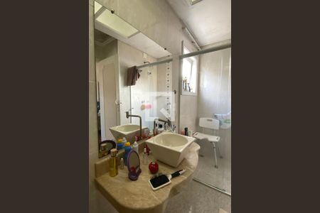 Casa de condomínio à venda com 320m², 4 quartos e 4 vagasBanheiro da Suíte 2