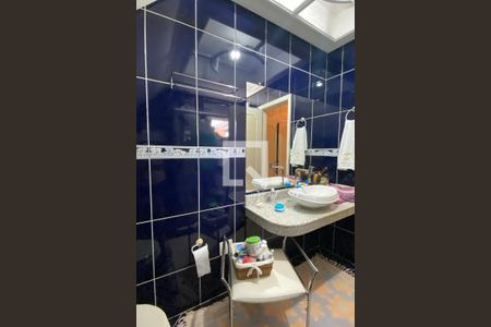 Casa de condomínio à venda com 320m², 4 quartos e 4 vagasBanheiro da Suíte 1