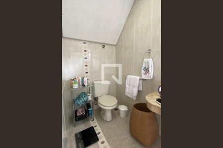 Casa de condomínio à venda com 320m², 4 quartos e 4 vagasBanheiro da Suíte 2