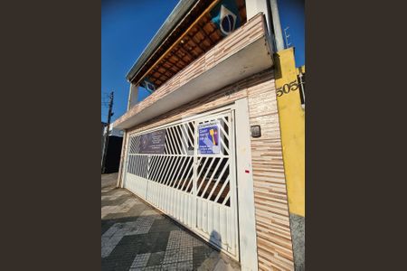 Casa à venda com 243m², 3 quartos e 4 vagas Casa à venda com 243m², 3 quartos e 4 vagasFachada