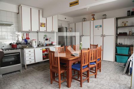 Casa à venda com 243m², 3 quartos e 4 vagas Casa à venda com 243m², 3 quartos e 4 vagasCozinha