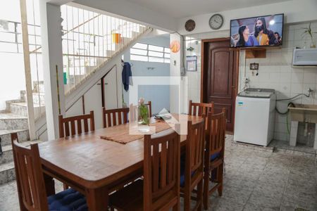 Casa à venda com 243m², 3 quartos e 4 vagas Casa à venda com 243m², 3 quartos e 4 vagasCozinha