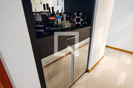 Apartamento à venda com 135m², 3 quartos e 2 vagascorredor - adega