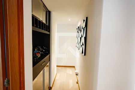 Apartamento à venda com 135m², 3 quartos e 2 vagascorredor - adega