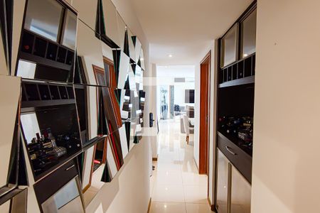 Apartamento à venda com 135m², 3 quartos e 2 vagascorredor - adega