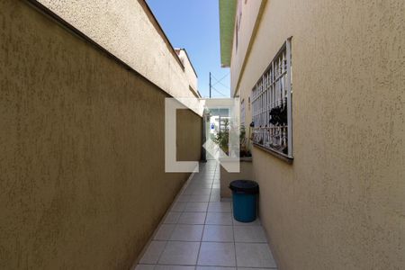 Casa à venda com 147m², 4 quartos e 2 vagasCorredor lateral 